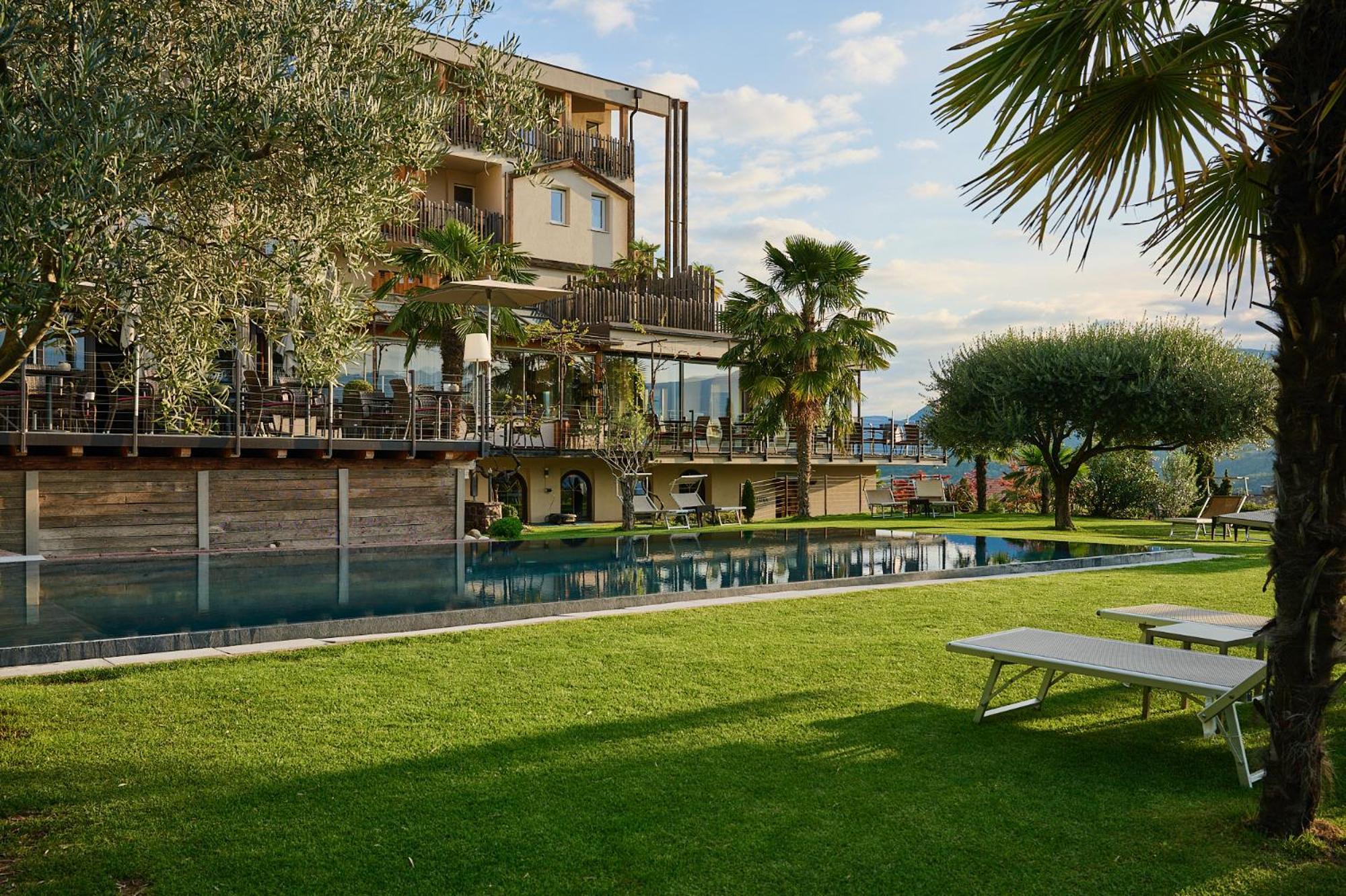 Das Panorama Designhotel Caldaro Exterior foto